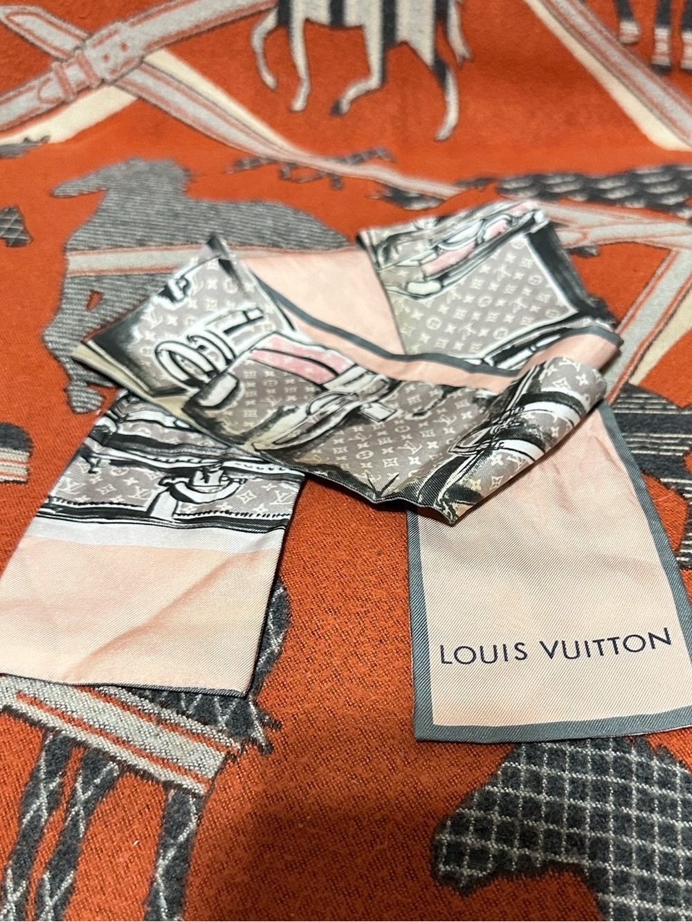 LOUIS VUITTON ❤️🌟MONOGRAM TRUNK PATTERN SILK BANDEAU ITEM # 5656704 ⭐️